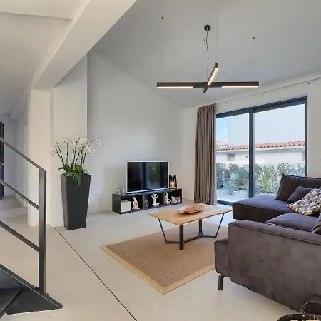 Anna By Interhome Pula